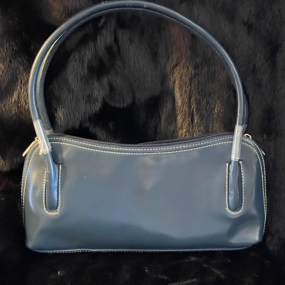 Sleek Blue Leather Shoulder Bag